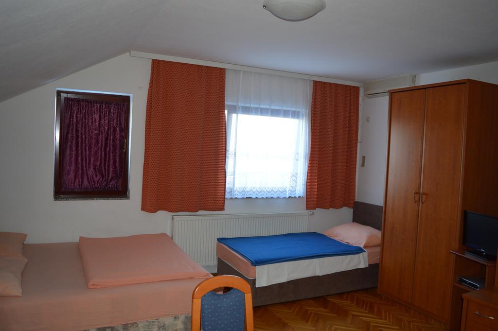 Pansion Antonio Bed and Breakfast Slavonski Brod Buitenkant foto