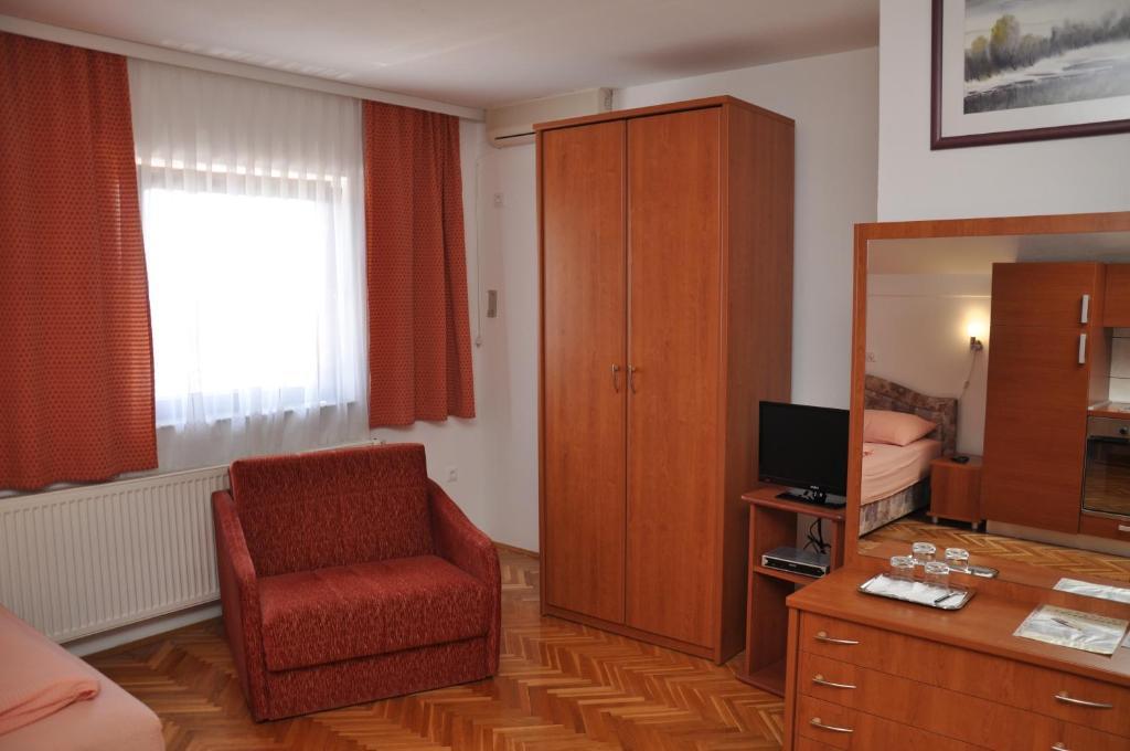 Pansion Antonio Bed and Breakfast Slavonski Brod Buitenkant foto