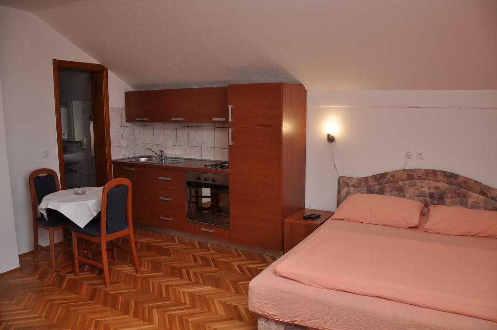 Pansion Antonio Bed and Breakfast Slavonski Brod Buitenkant foto