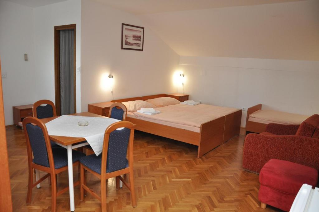 Pansion Antonio Bed and Breakfast Slavonski Brod Buitenkant foto