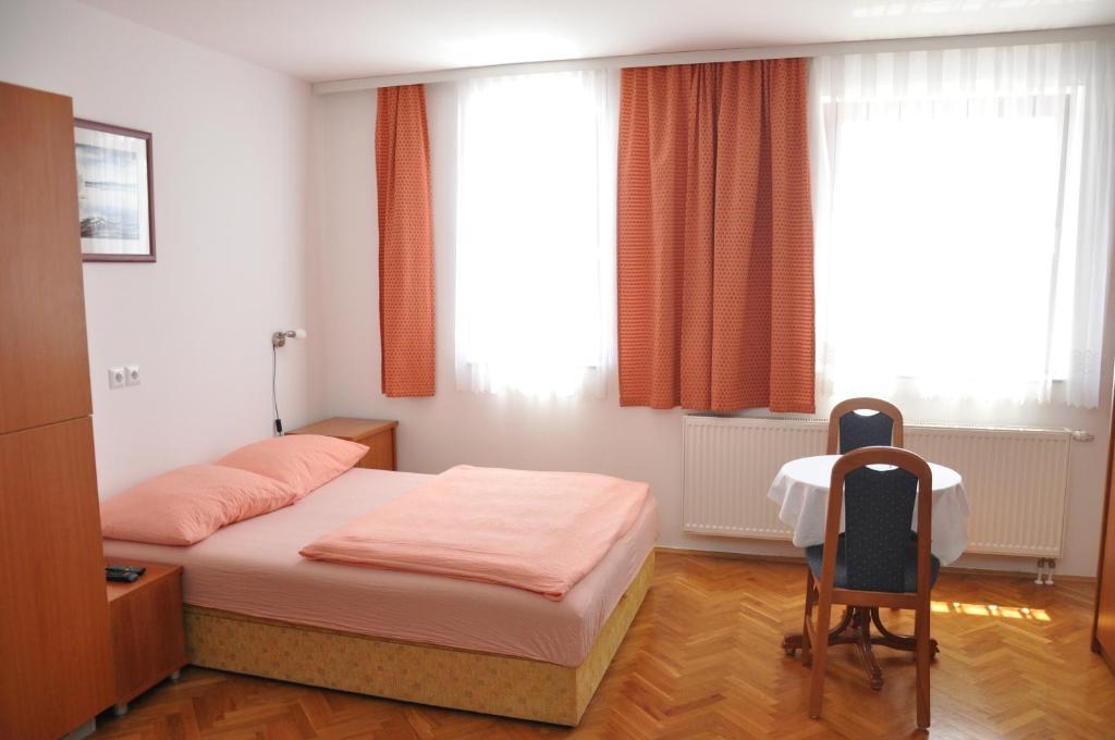 Pansion Antonio Bed and Breakfast Slavonski Brod Buitenkant foto