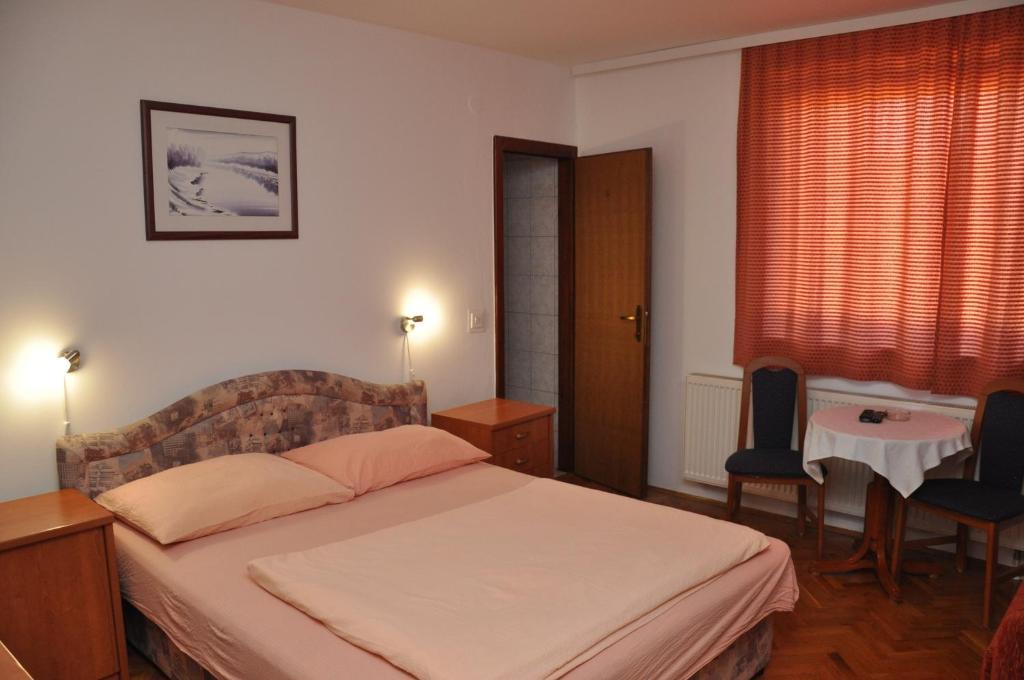 Pansion Antonio Bed and Breakfast Slavonski Brod Buitenkant foto